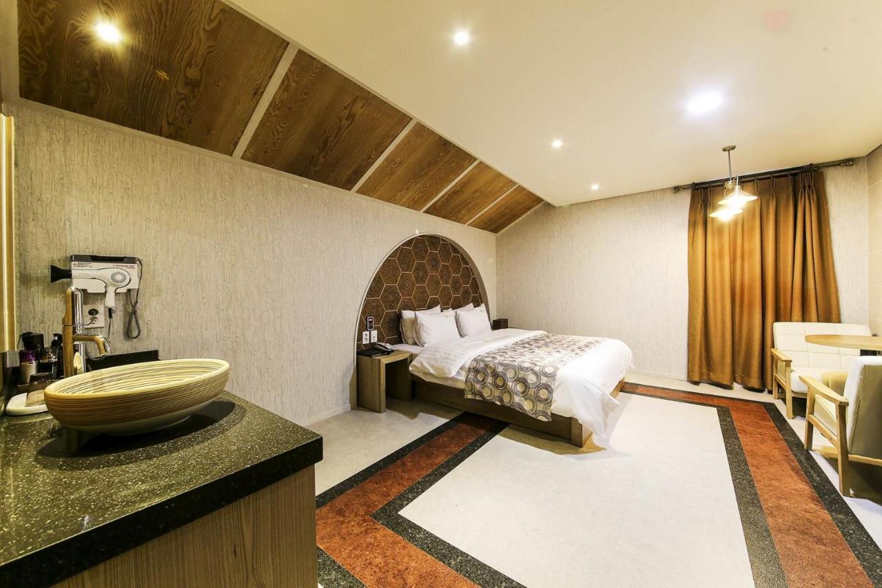 เอลกา ทัวริสต์ โฮเต็ล Hotel Hwaseong ภายนอก รูปภาพ