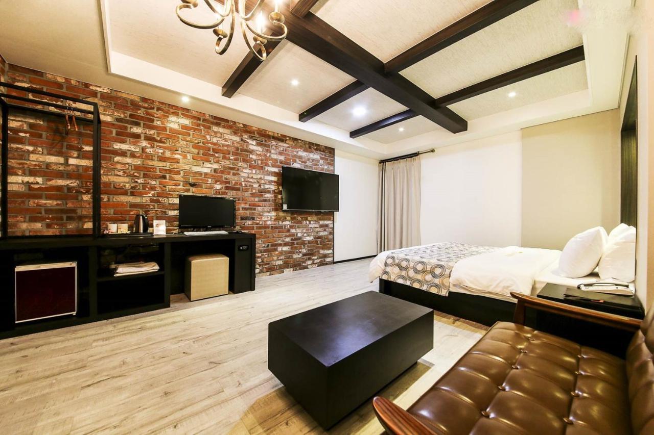 เอลกา ทัวริสต์ โฮเต็ล Hotel Hwaseong ภายนอก รูปภาพ